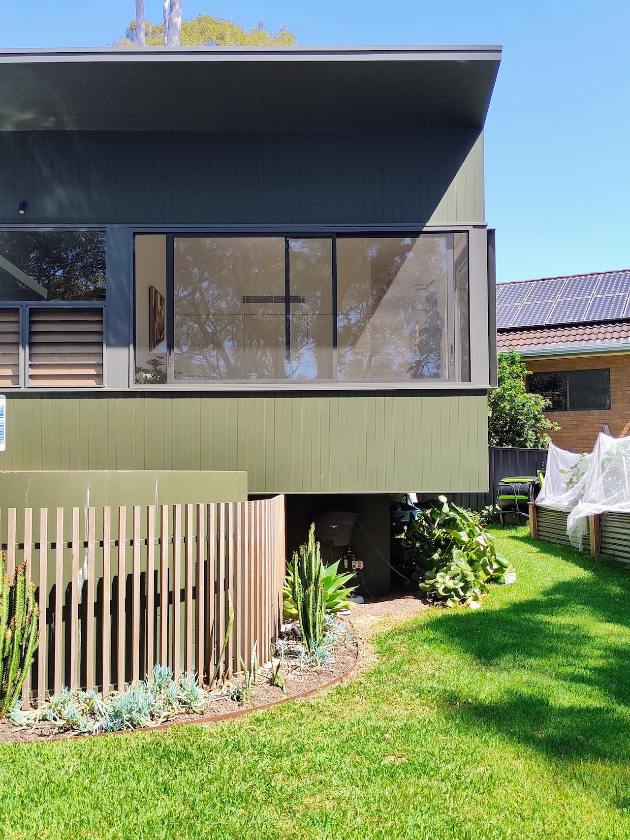 Kingspoint corner window